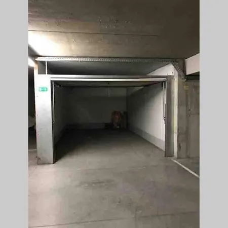 Ruim 3 Slaapkamerappartement Vlakbij Het 코크시데