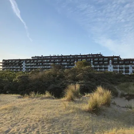 Ruim 3 Slaapkamerappartement Vlakbij Het 코크시데